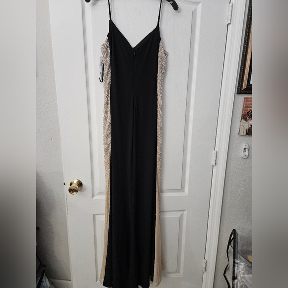 NWT Xscape Beaded Mesh Detail Sleeveless Sheath Gown Sz 10 Black Nude Silver - Picture 8 of 13